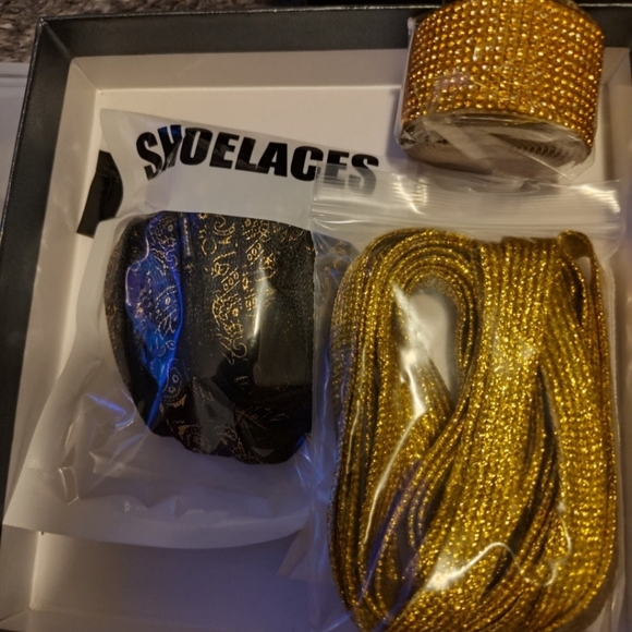 Rhinestone Leather Belt with Skulls - Picture 8 of 11